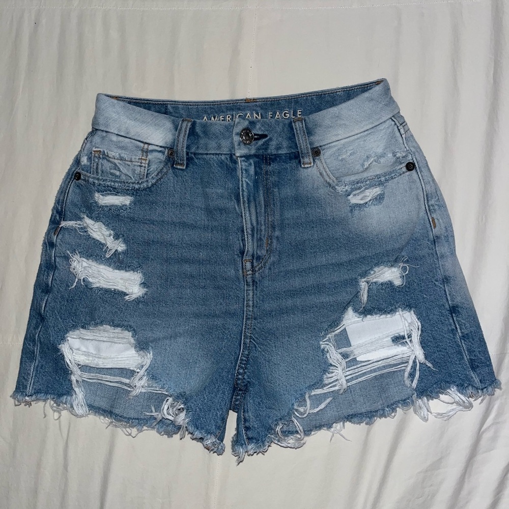 American Eagle Women's Ripped Denim Curvy Mom Short